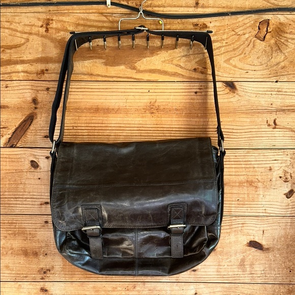 FOSSIL olive green genuine leather cross body messenger bag distressed vintage